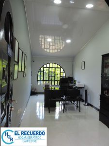 Interior: oficina Hogar el Recuerdo ubicado en Silvania Cundinamarca
